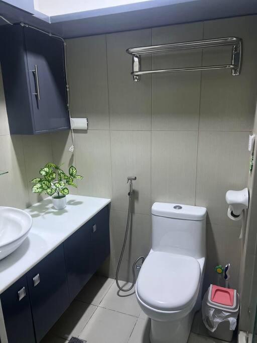 Casa Cintores Condo Near Picc With Free Parking Manila Exterior photo